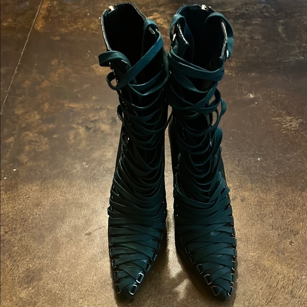 Elegant Black Strappy Women's Boots